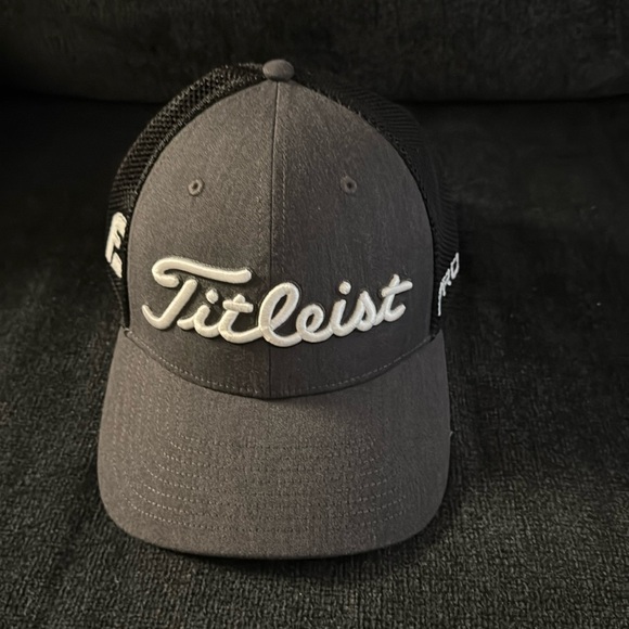 Titleist hat - Picture 1 of 3
